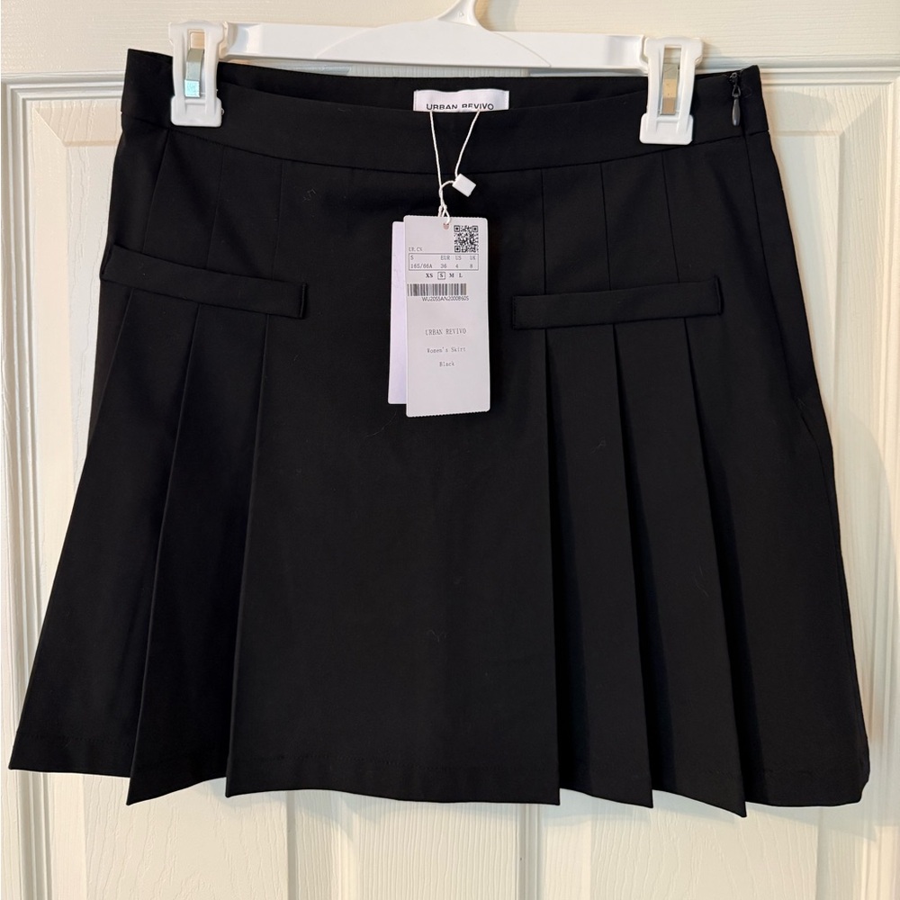 Urban Revivo Black Pleated Mini Skirt